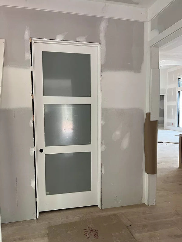Puerta interior estilo Shaker con 3 paneles de vidrio esmerilado (imprimada)