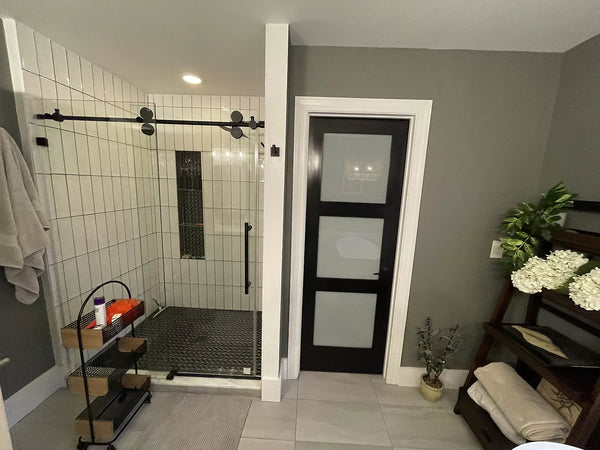 Puerta interior estilo Shaker con 3 paneles de vidrio esmerilado (imprimada)