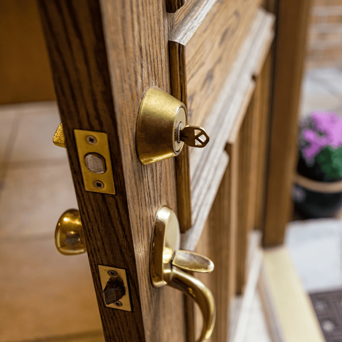 Sticky Lock? Here's How to Fix It – Door to Door Co