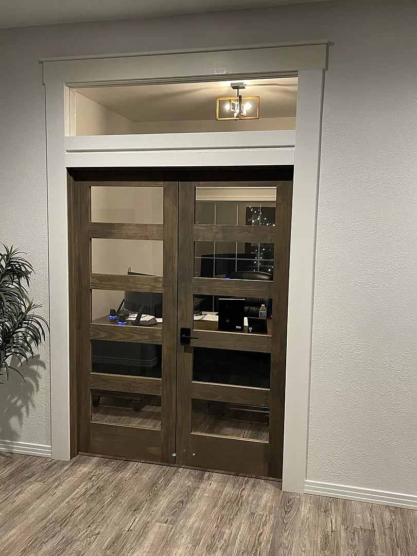Puerta interior estilo shaker con 5 paneles de vidrio transparente - Image 3