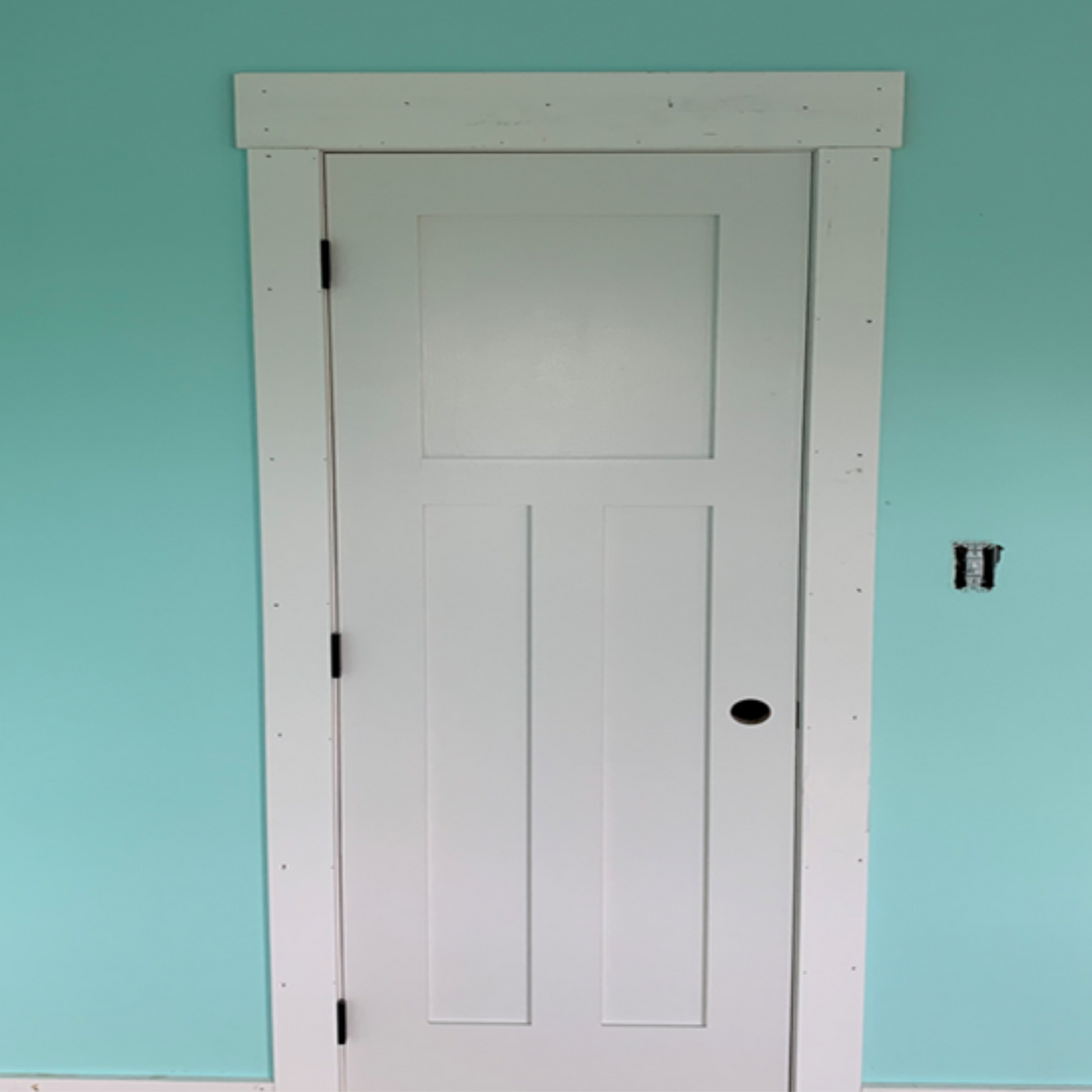 3 Panel Shaker Style Interior Pine Wood Door (Primed) - Image 5