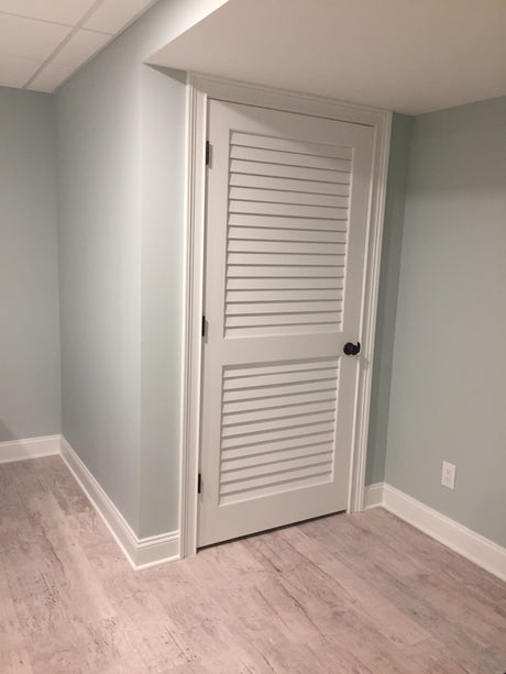 2 Plantation Louver Panel Interior Pine Wood Closet Door (Primed) - Image 5