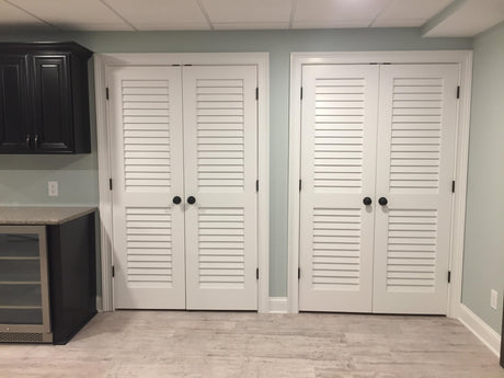 2 Plantation Louver Panel Interior Pine Wood Closet Door (Primed) - Image 4